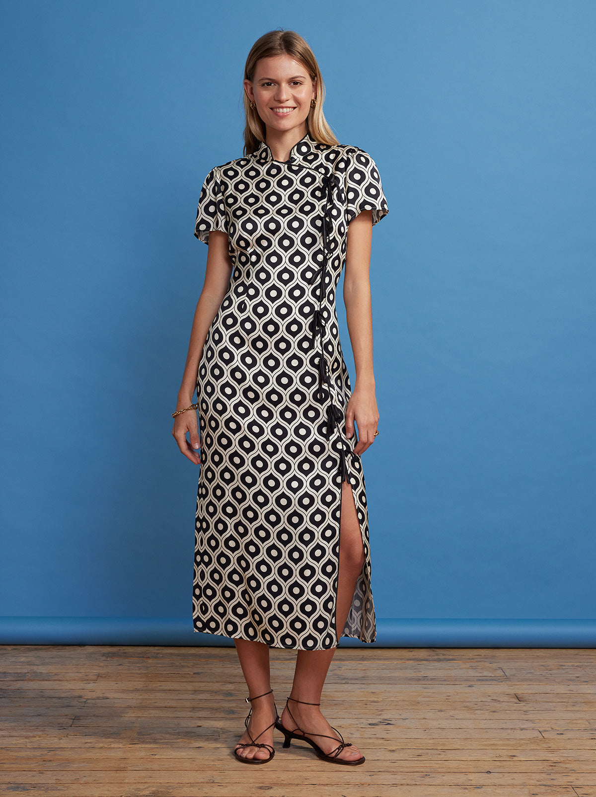 Leia Black Wallpaper Print Midi Dress